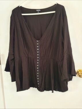 Torrid Size 4 black v-neck top hook and eye closure bell sleeves